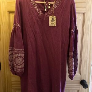 POL‎ Plum Embroidered Midi Dress
